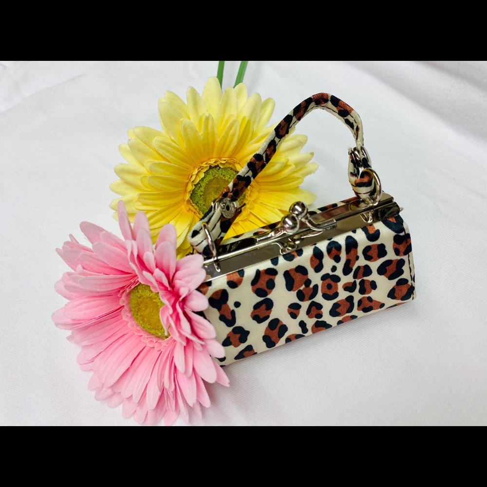 💕Tiny Lipstick 👄 Purse 💕
